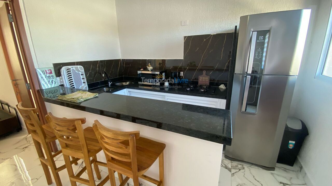 Apartamento para aluguel de temporada em Peruíbe (Balneario Maria Helena Novaes)