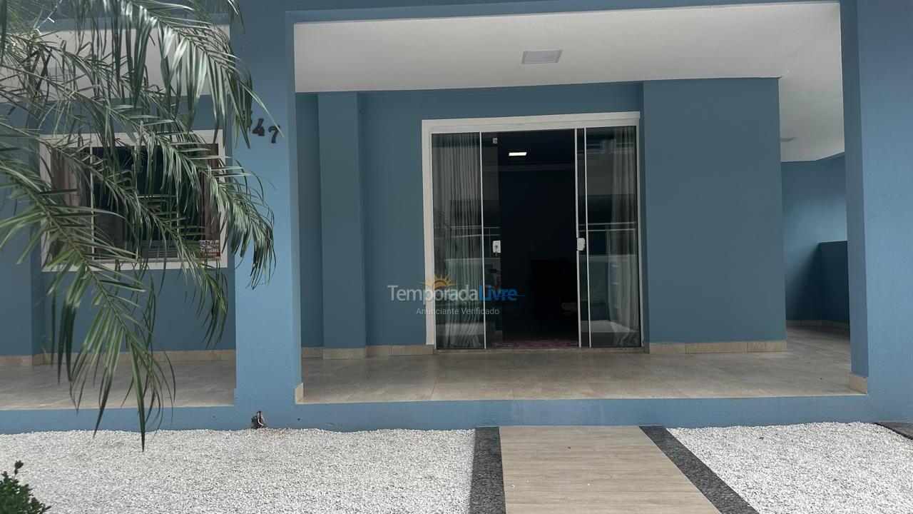 Casa para aluguel de temporada em Bombinhas (Praia de Bombas)
