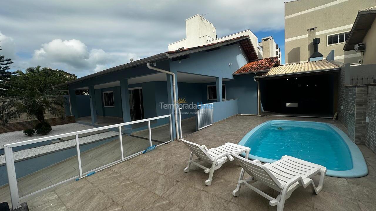 Casa para aluguel de temporada em Bombinhas (Praia de Bombas)