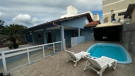 Linda casa para locação de temporada em Bombinhas-SC