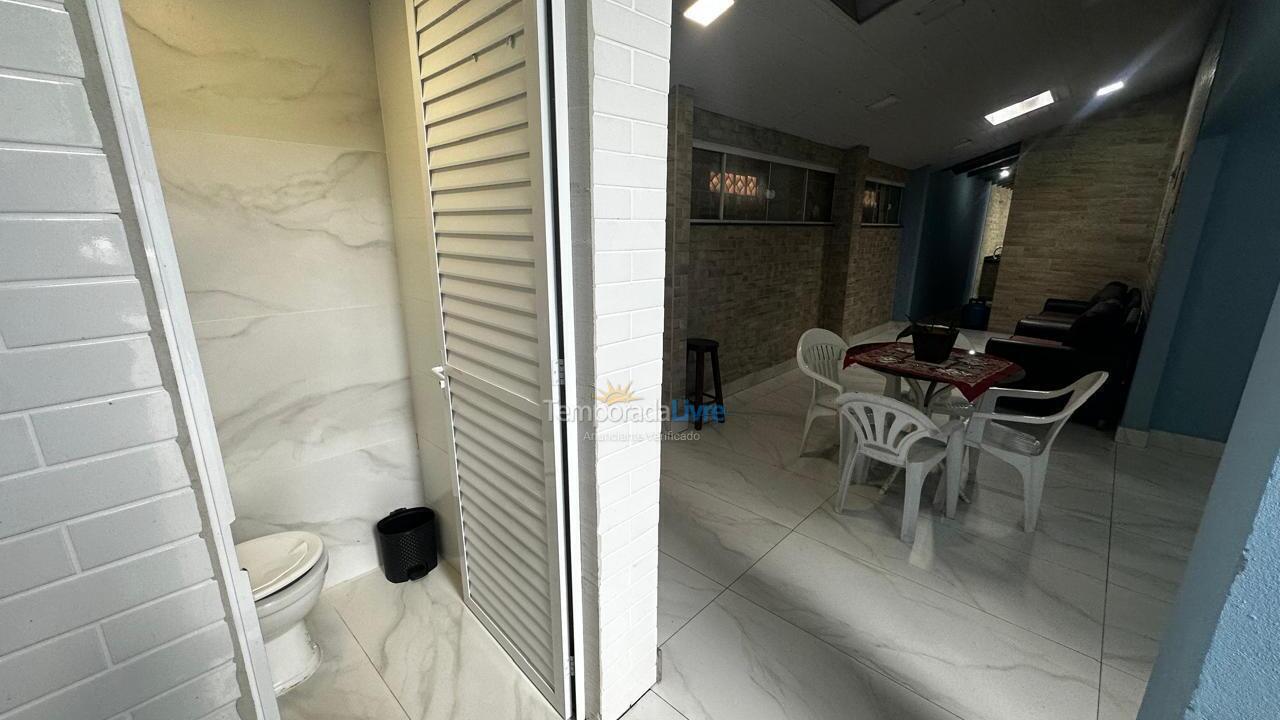 Casa para aluguel de temporada em Bombinhas (Praia de Bombas)