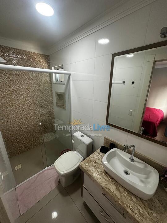 Casa para aluguel de temporada em Bombinhas (Praia de Bombas)