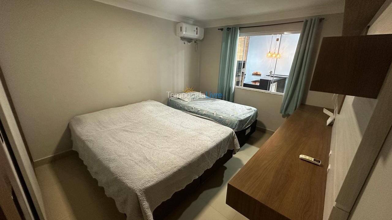 Casa para aluguel de temporada em Bombinhas (Praia de Bombas)