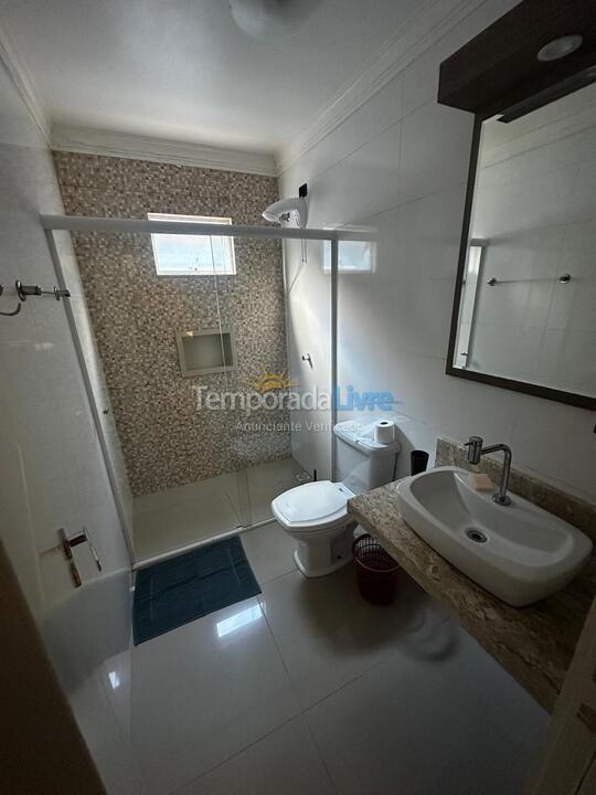 Casa para aluguel de temporada em Bombinhas (Praia de Bombas)
