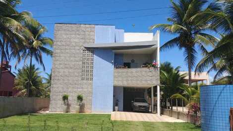 Vista da casa parte de frente para a rua