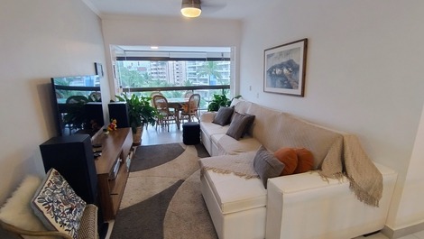 Apartamento Riviera de São Lourenço 4 dormitórios