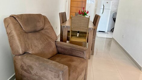 G023 - Apto Aconchegante c/ 2 Dorm | Sendo 1 Suíte | Wi-fi | Vaga...