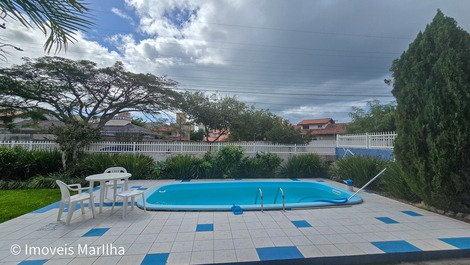 CASA COM PISCINA INGLESES