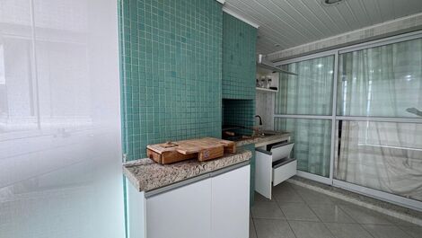 Varanda com churrasqueira e ar-condicionado