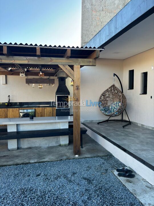 Casa para aluguel de temporada em Bombinhas (Canto Grande)