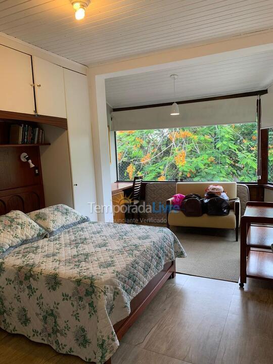 Casa para alquiler de vacaciones em São Sebastião (Praia da Baleia)