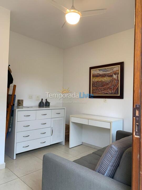 Casa para alquiler de vacaciones em São Sebastião (Praia da Baleia)