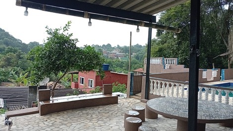 Chácara Limoeiro – ¡Piscina, Naturaleza y Confort en un Solo Lugar!