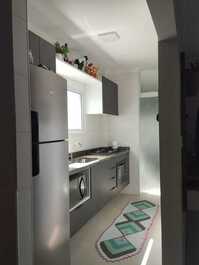 Cozinha completa, com microondas e todos utensílios.