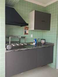 Área gourmet (cantinho do guerreiro) churrasqueira a carvão, para saborear o verdadeiro churrasco.