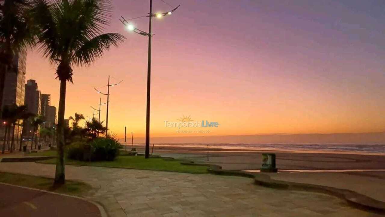 Apartamento para aluguel de temporada em Praia Grande (Praia do Caiçara)
