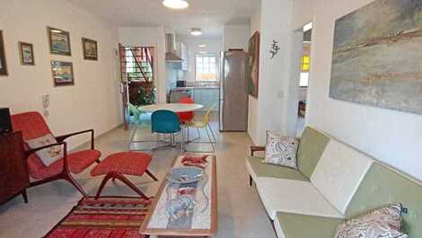 2 dormitorios, piscina compartida, servicio de playa, a 100 metros de la playa.