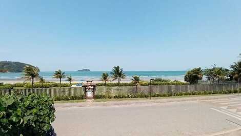 Entrada privstiva do condomínio para a praia