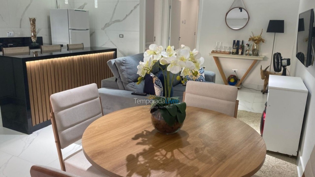 Casa para aluguel de temporada em Guarujá (Jardim Virgínia)