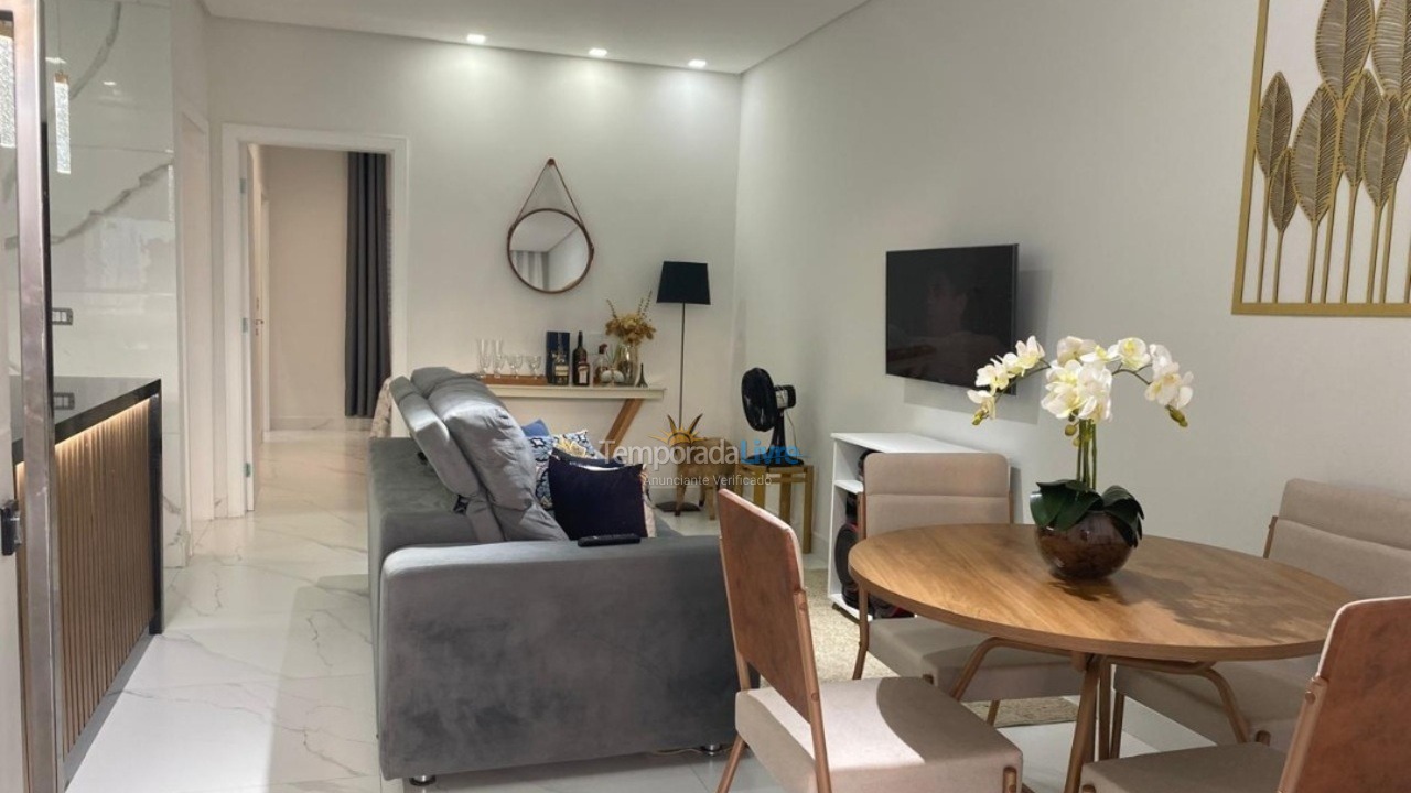 Casa para aluguel de temporada em Guarujá (Jardim Virgínia)