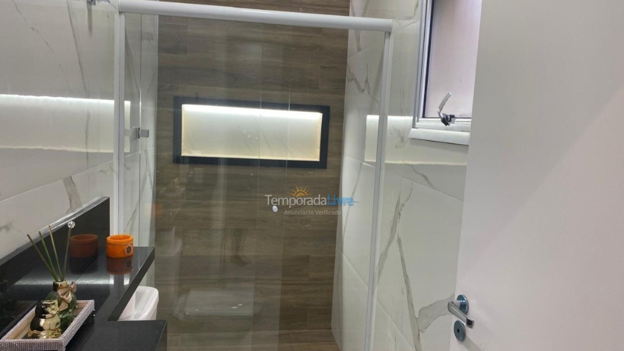 Casa para aluguel de temporada em Guarujá (Jardim Virgínia)