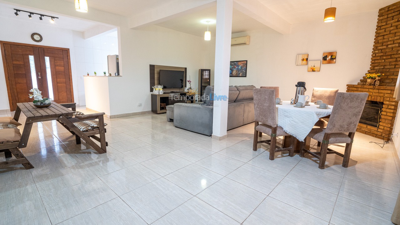 Casa para alquiler de vacaciones em Cotia (Caucaia do Alto)