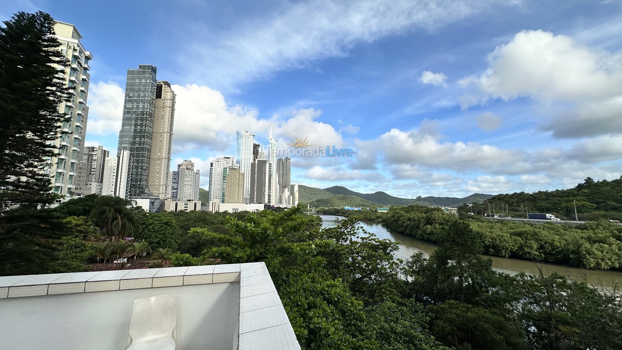 Apartamento para aluguel de temporada em Balneário Camboriú (Barra Sul)