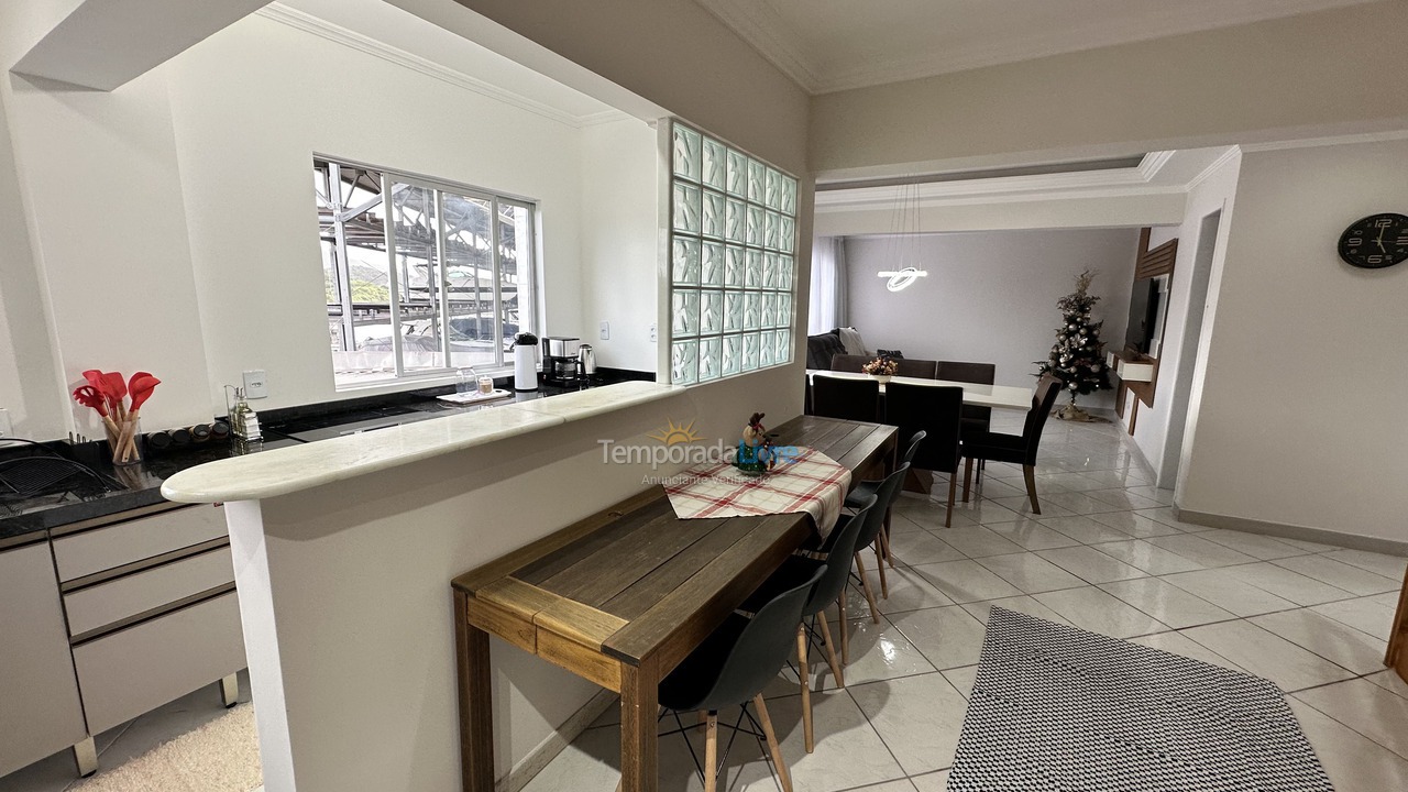 Apartamento para aluguel de temporada em Balneário Camboriú (Barra Sul)