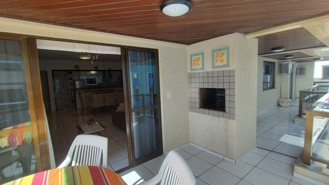 Sacada com churrasqueira