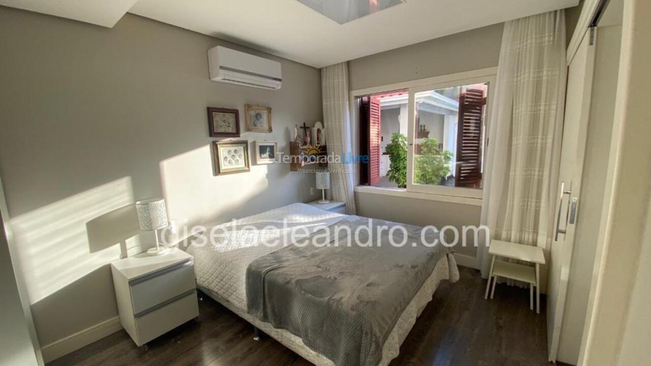 House for vacation rental in Florianopolis (Jurerê Internacional)