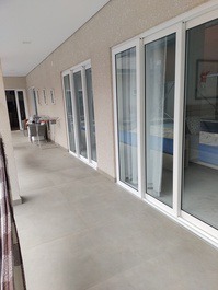 Quartos sem degraus com portas amplas ,