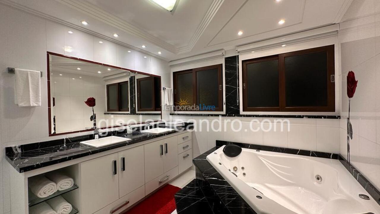 House for vacation rental in Florianopolis (Jurerê Internacional)