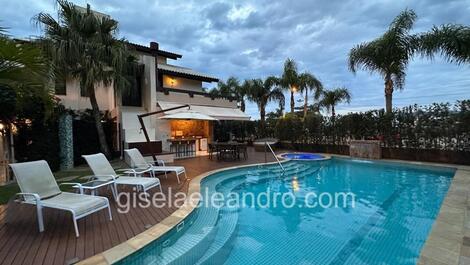 Incredible Ocean Front Mansion Jurere Internacional