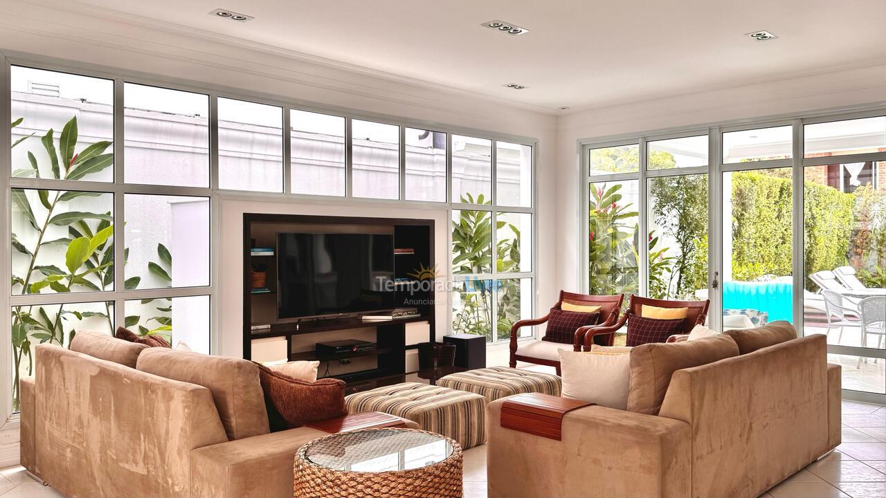 Casa para alquiler de vacaciones em São Sebastião (Praia da Baleia)