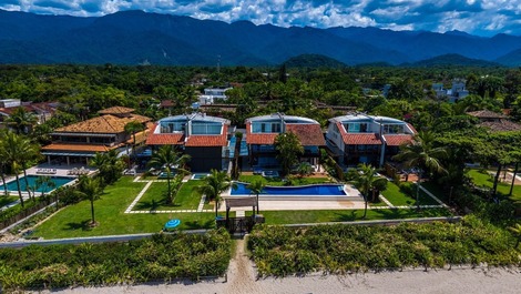 Belíssima Casa Frente ao Mar em Barra do Una Locação e Venda !