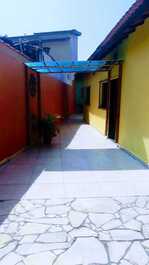 CASA COM PISCINA EM BERTIOGA INDAIÁ