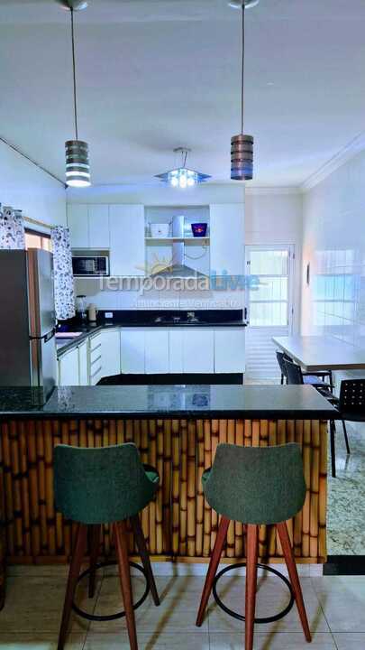 Casa para aluguel de temporada em Bertioga (Praia do Indaiá)