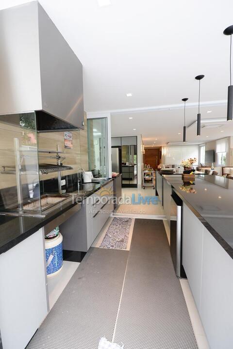 Casa para aluguel de temporada em São Sebastião (Praia da Baleia)