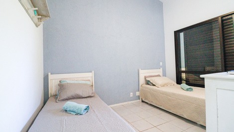 Quarto 2 com tv e sacada