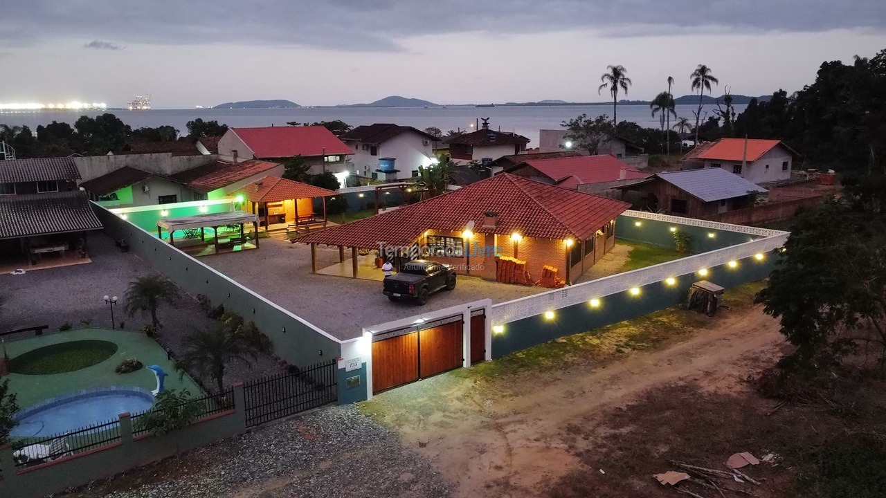 Casa para aluguel de temporada em São Francisco do Sul (Vila da Glória)