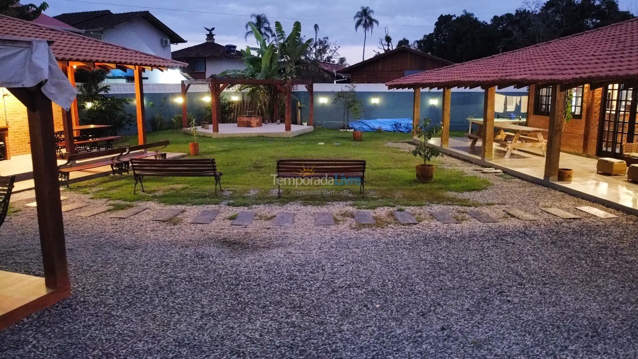 Casa para aluguel de temporada em São Francisco do Sul (Vila da Glória)