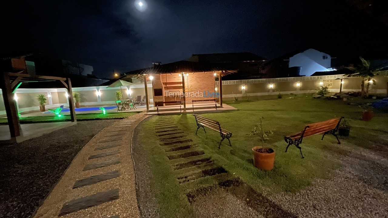 Casa para aluguel de temporada em São Francisco do Sul (Vila da Glória)