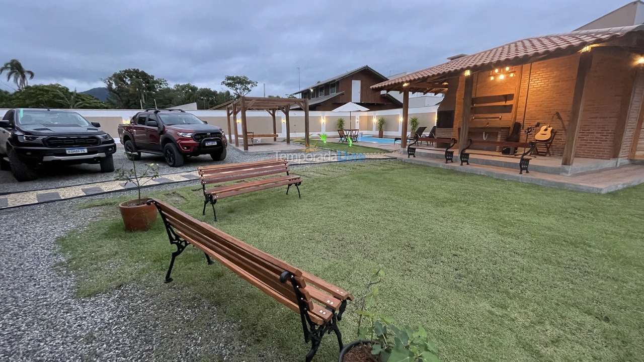 Casa para aluguel de temporada em São Francisco do Sul (Vila da Glória)