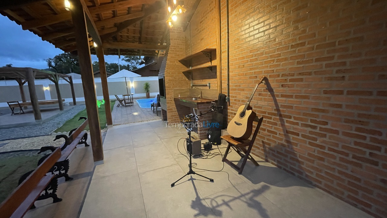 Casa para aluguel de temporada em São Francisco do Sul (Vila da Glória)