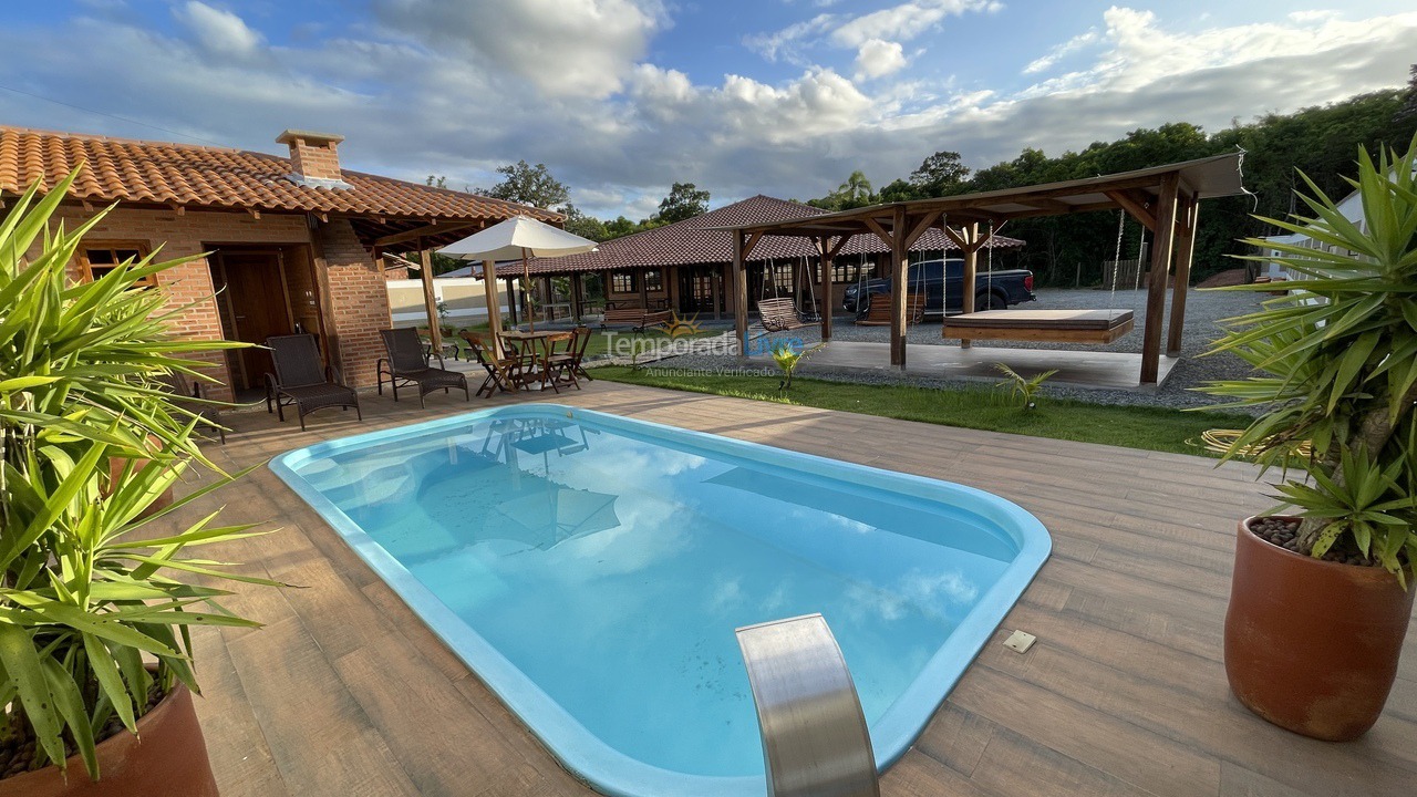 Casa para aluguel de temporada em São Francisco do Sul (Vila da Glória)