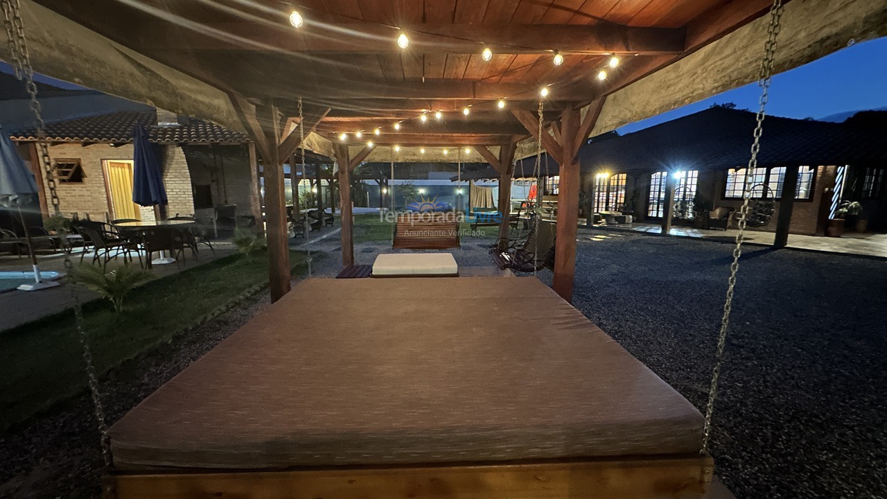 Casa para aluguel de temporada em São Francisco do Sul (Vila da Glória)