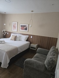 Quarto 1: cama king, ar split, smart tv 47