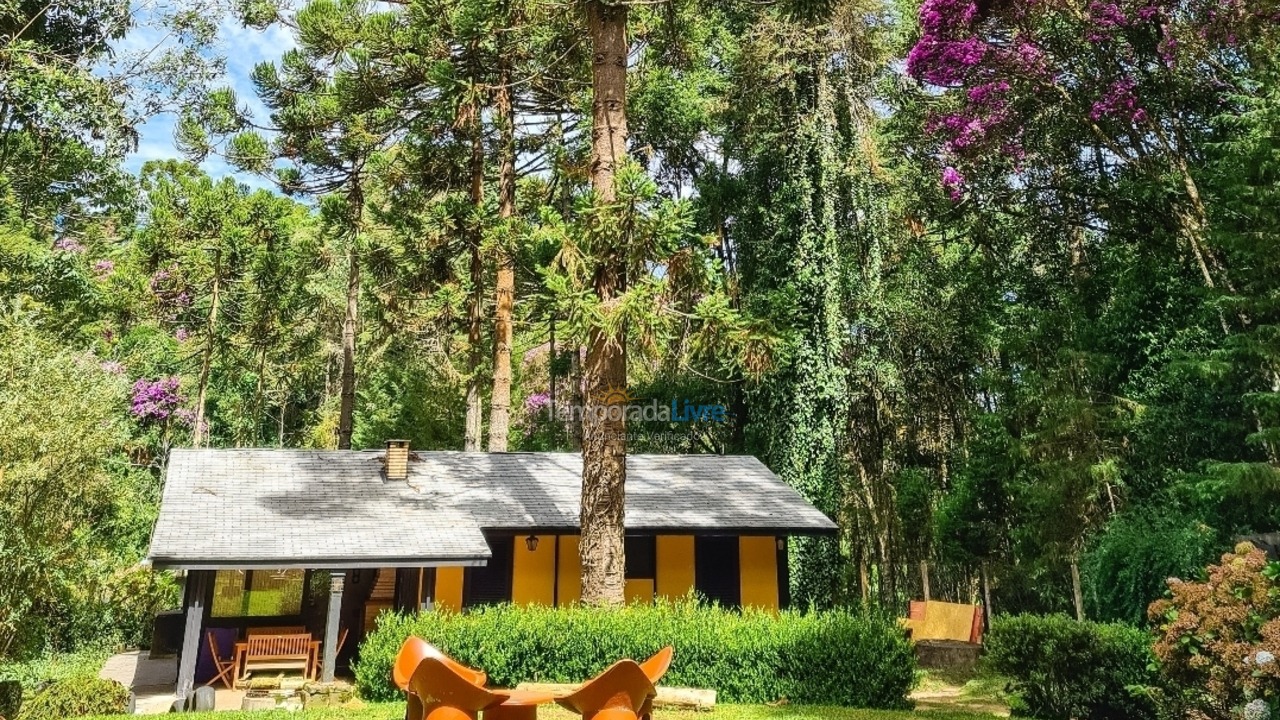 Casa para aluguel de temporada em Campos do Jordão (Alto da Boa Vista)
