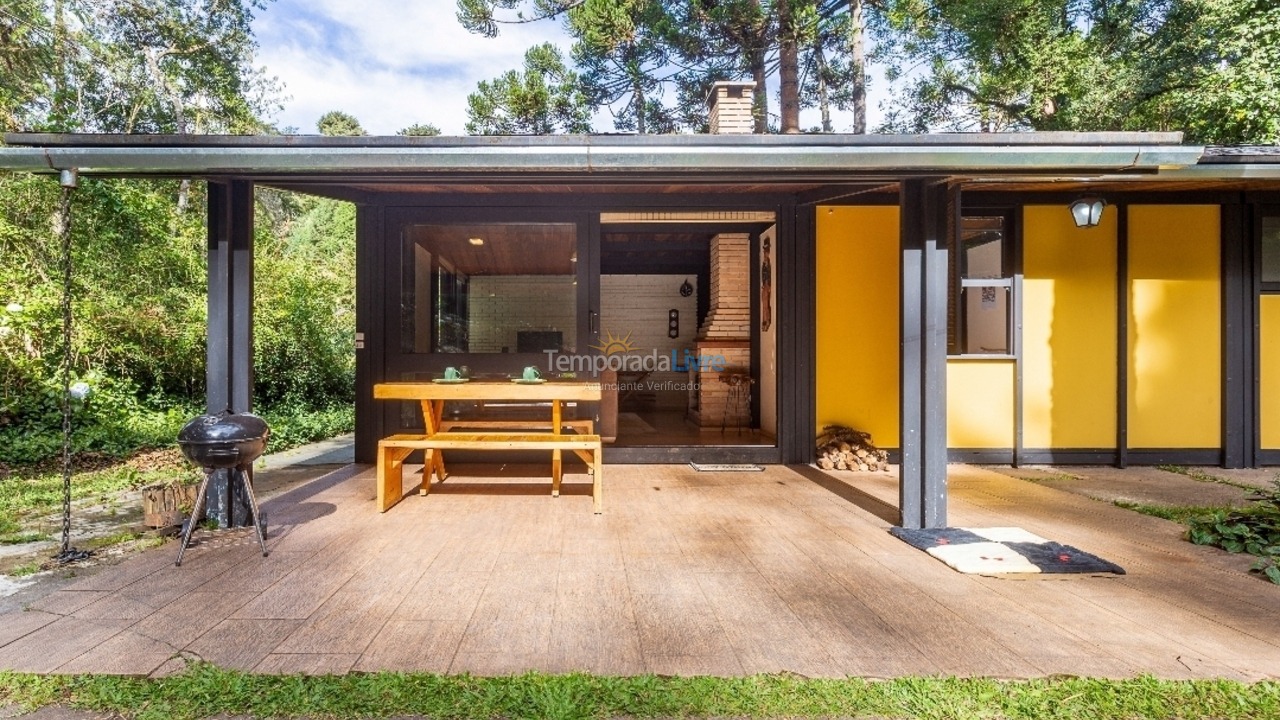 Casa para aluguel de temporada em Campos do Jordão (Alto da Boa Vista)