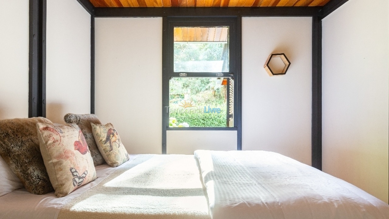 Casa para aluguel de temporada em Campos do Jordão (Alto da Boa Vista)